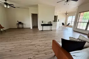 704 Janis St, Granbury, TX 76049 - Photo 6