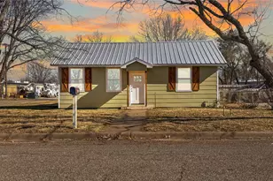 415 Colorado Ave, Graham, TX 76450 - Photo 12