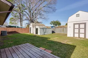 310 E Springdale Ln, Grand Prairie, TX 75052 - Photo 20