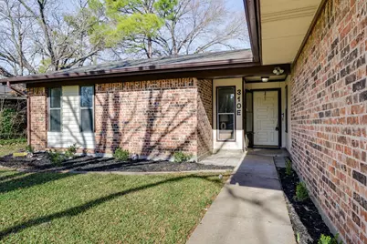 310 E Springdale Lane, Grand Prairie, TX 75052 - Photo 2