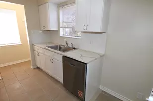 9830 Bluffcreek Dr, Dallas, TX 75227 - Photo 4