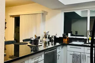 2640 Via Valencia, Carrollton, TX 75006 - Photo 8