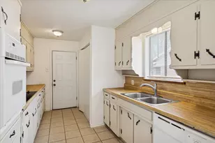 328 Heirloom Dr, Fort Worth, TX 76134 - Photo 4