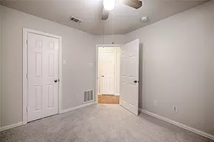 2619 Cove Dr, Grand Prairie, TX 75054 - Photo 32