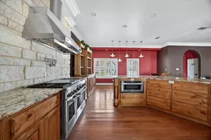 310 Oakhill Dr, Keene, TX 76059 - Photo 10