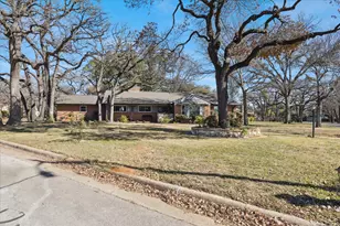 6001 Jacqueline Rd, Fort Worth, TX 76112 - Photo 2