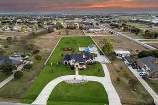 2025 Greenway Crossing Dr, Haslet, TX 76052 - Photo 2