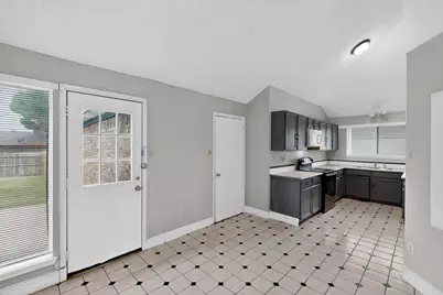 1634 Sunswept Terrace, Lewisville, TX 75077 - Photo 10