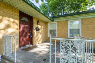 6165 Ravendale Ln, Dallas, TX 75214 - Photo 2