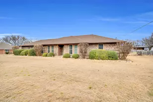 609 Shallow Creek Dr, Oak Leaf, TX 75154 - Photo 1