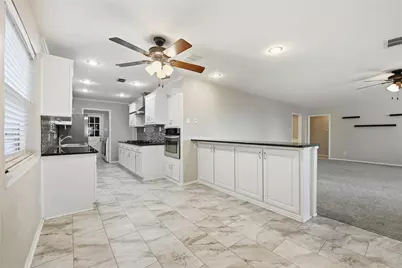 3920 Sanguinet Street, Fort Worth, TX 76107 - Photo 12