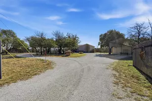 224 Cactus Ridge Ct, Springtown, TX 76082 - Photo 4