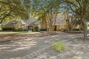 201 Country Club Dr, Mt Pleasant, TX 75455 - Photo 2