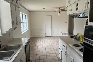 1403 SE 21st St, Mineral Wells, TX 76067 - Photo 2