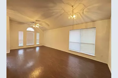 830 W Colony Drive, Arlington, TX 76001 - Photo 2