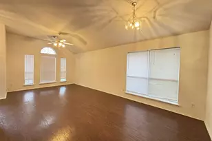 830 W Colony Dr, Arlington, TX 76001 - Photo 2