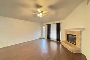 830 W Colony Dr, Arlington, TX 76001 - Photo 4