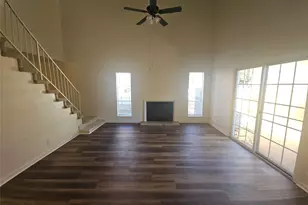 2109 Fleur De Lis Ct, Arlington, TX 76012 - Photo 4