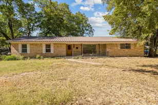 921 Evans St, Bonham, TX 75418 - Photo 2