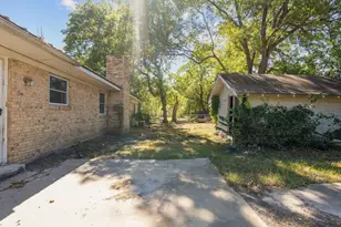 921 Evans St, Bonham, TX 75418 - Photo 22