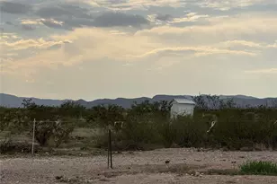 305 S Lee St, Marathon, TX 79842 - Photo 2