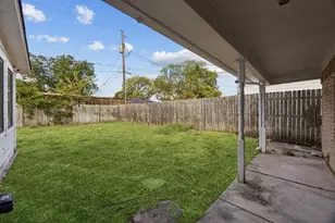 2801 Clearbrook Dr, Irving, TX 75062 - Photo 22