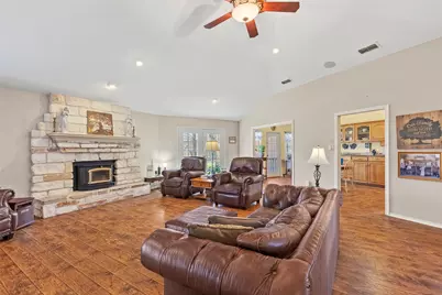 3135 Woodglen Drive, Commerce, TX 75428 - Photo 6