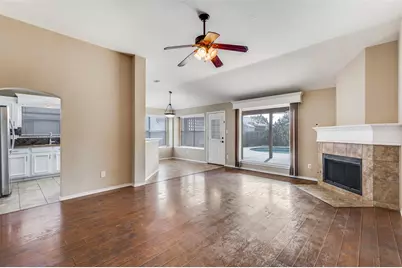 730 W Lonesome Dove Trail, Arlington, TX 76001 - Photo 6