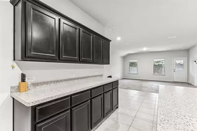 714 Wolf Creek Drive, Cleburne, TX 76033 - Photo 12