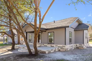 1701 1st St, Brownwood, TX 76801 - Photo 2