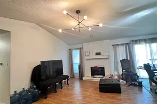 4203 Ravenhill Ln, Arlington, TX 76016 - Photo 2