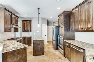 9005 Ranch Bluff Ct, Benbrook, TX 76126 - Photo 10