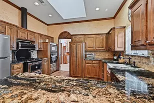 304 Trollinger St, Whitesboro, TX 76273 - Photo 4