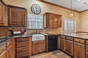 304 Trollinger St, Whitesboro, TX 76273 - Photo 6