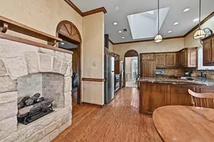 304 Trollinger St, Whitesboro, TX 76273 - Photo 8