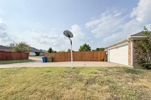 1602 Autumn Breeze Ln, Lewisville, TX 75077 - Photo 8