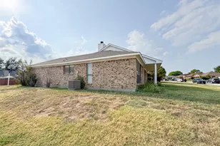 1602 Autumn Breeze Ln, Lewisville, TX 75077 - Photo 6