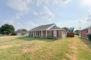 1602 Autumn Breeze Ln, Lewisville, TX 75077 - Photo 4