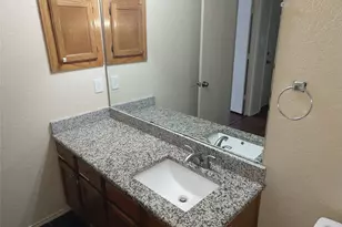 5704 Congressional Dr, Arlington, TX 76018 - Photo 14