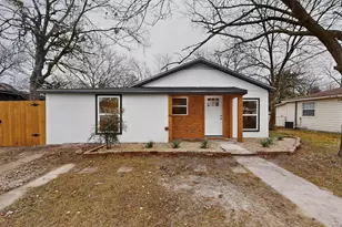 325 Wilton Dr, Greenville, TX 75401 - Photo 2