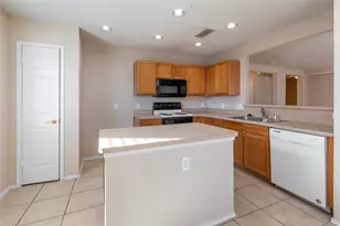 7928 Meadow Spring Ln, Fort Worth, TX 76120 - Photo 10