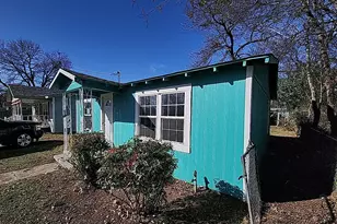 108 Monroe St, Cleburne, TX 76033 - Photo 2