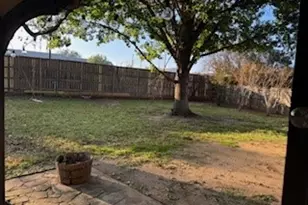 1926 Twin Oaks Cir, Grapevine, TX 76051 - Photo 10