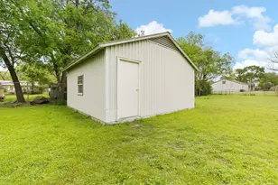 226 W Willingham St, Cleburne, TX 76033 - Photo 20