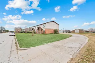 449 Thomas St, Burleson, TX 76028 - Photo 4