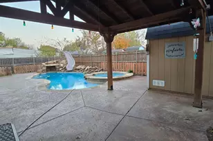 509 Royal Valley Rd, Grand Prairie, TX 75052 - Photo 6