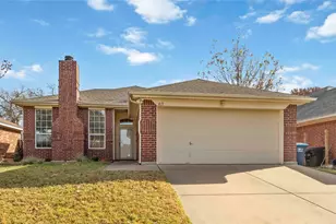425 Kelley Ct, Fort Worth, TX 76120 - Photo 4