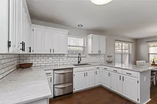 425 Kelley Ct, Fort Worth, TX 76120 - Photo 6