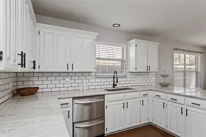 425 Kelley Court, Fort Worth, TX 76120 - Photo 2