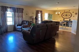 501 Hearthstone Dr, Lancaster, TX 75146 - Photo 4